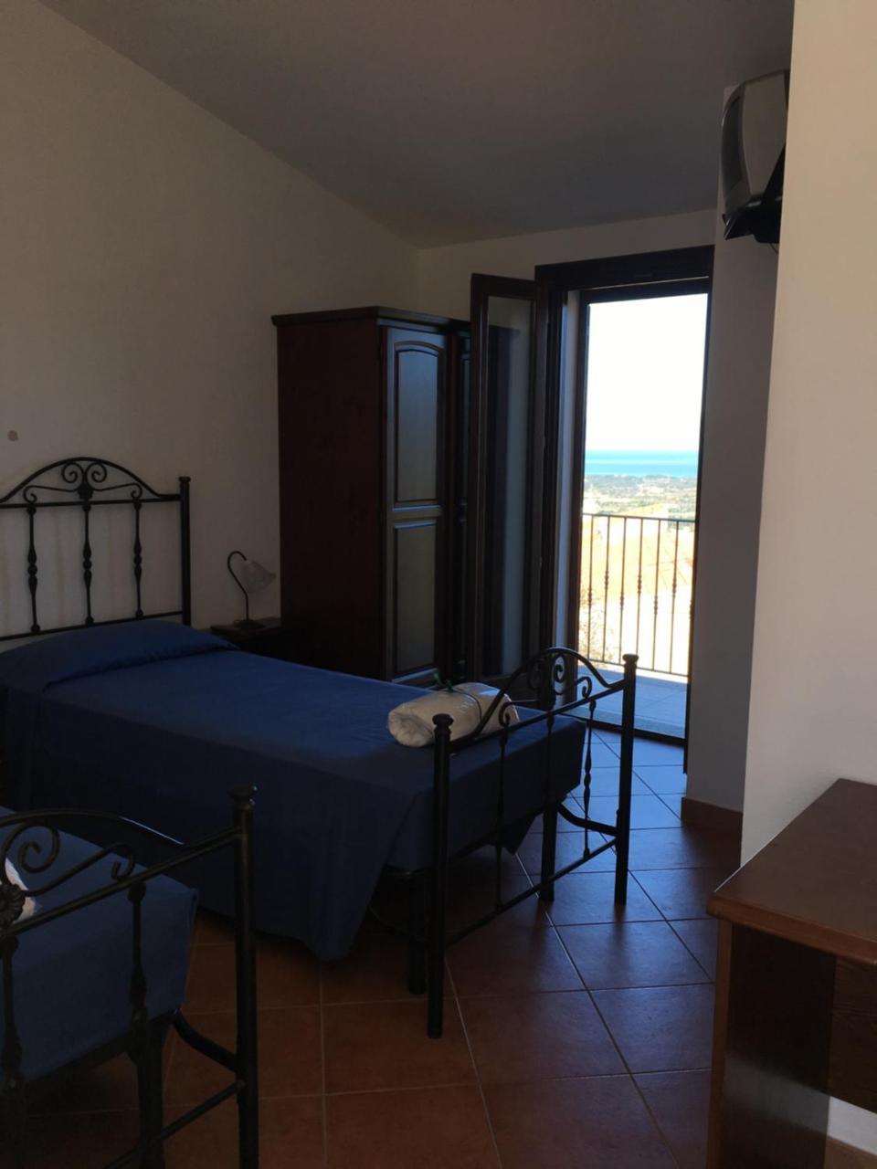 Hotel Bed Sandalia Badesi Exterior photo